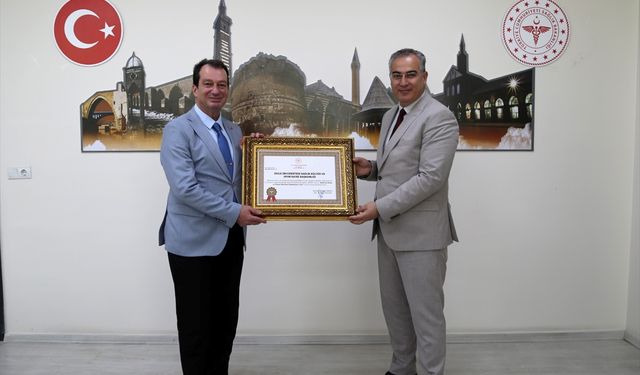 Dicle Üniversitesi'ne 'Beslenme Dostu ve Fiziksel Aktiviteyi Destekleyen İşyeri Sertifikası' verildi