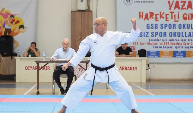 Diyarbakır İl Emniyet Müdürü Fatih Kaya karatede 5'inci dan seviyesine yükseldi