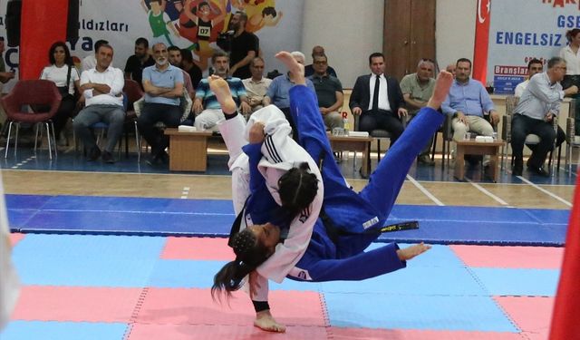 Diyarbakır ve Şırnak'ta GSB Spor Okulları ve Engelsiz Spor Okulları törenlerle açıldı