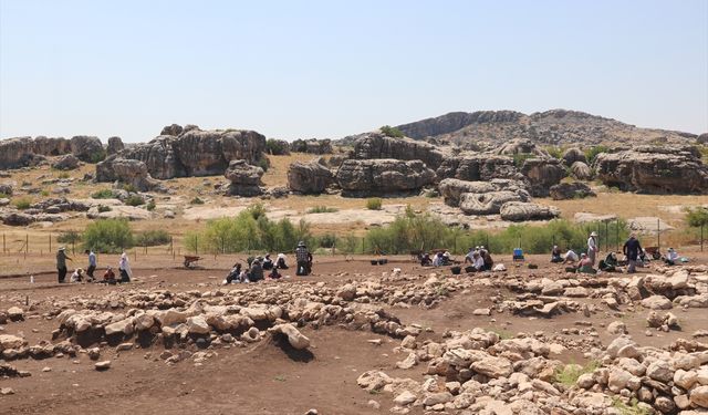 Diyarbakır'da 12 bin yıllık Çayönü Tepesi'nde dört yapı ve su kanalı bulundu