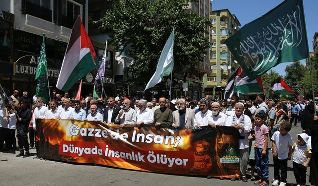 Diyarbakır'da, Hazreti Muhammed'in karikatür çizimini yayımlayan dergiye tepki
