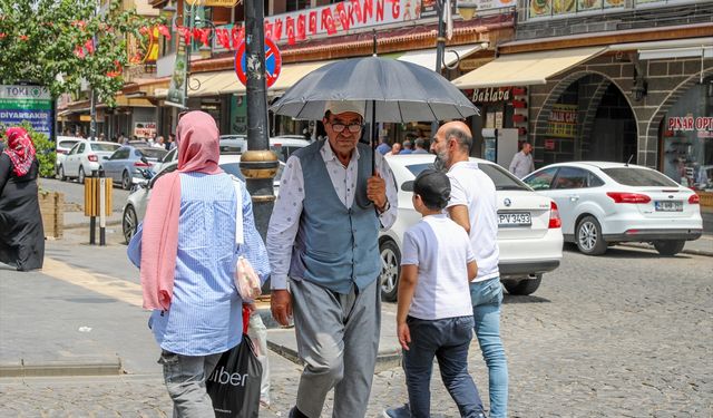 Diyarbakır'da kavurucu sıcak hayatı olumsuz etkiliyor