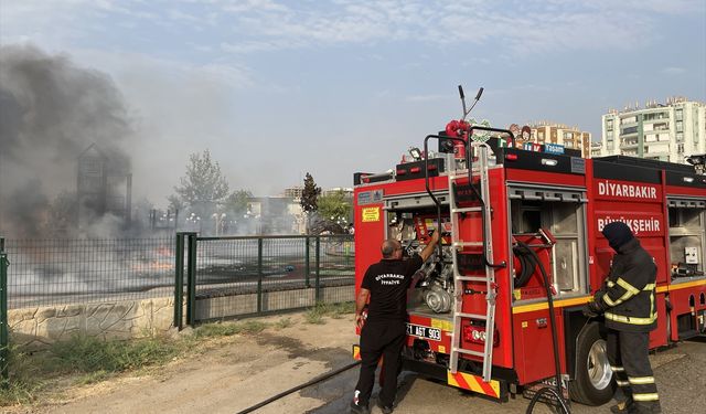 Diyarbakır'da oyun parkında çıkan yangın söndürüldü