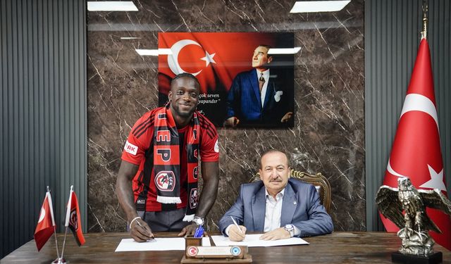 Gaziantep FK, Surinamlı savunma oyuncusu Myenty Abena'yı renklerine bağladı