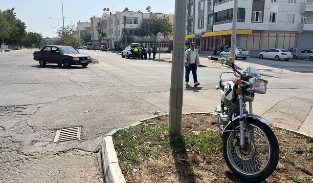 Kilis'te otomobille motosikletin çarpıştığı kazada 2 kişi yaralandı