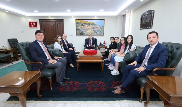 Mardin Valisi Akkoyun, LGS sınavında tam puan alan öğrencileri ağırladı