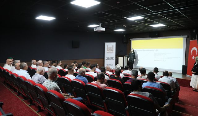 Mardin'de toplu taşıma sürücülerine mesleki eğitim semineri