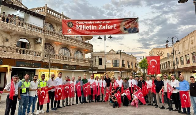 Midyat'ta 'Terörsüz Türkiye' destek için evlere, iş yerlerine, caddelere Türk bayrağı asıldı