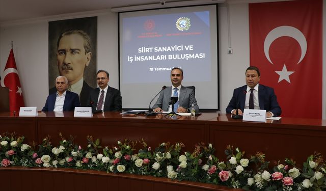 Sanayi ve Teknoloji Bakanı Kacır, Siirt'te esnafı ziyaret etti, iş insanları ile bir araya geldi