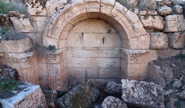 Şanlıurfa'da bulunan anıt mezar kalıntısı kayıt altına alındı