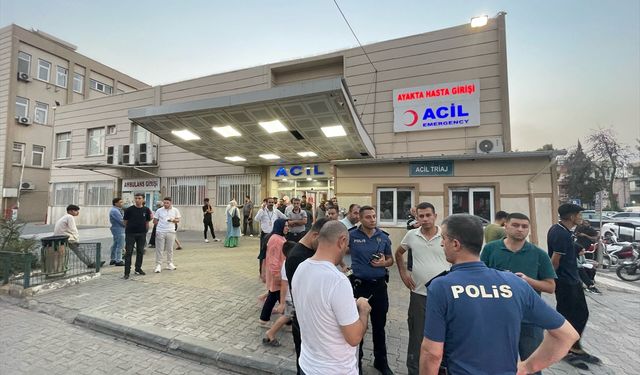 Şanlıurfa'da hastanede bıçaklı saldırıya uğrayan başhekim yardımcısı ve güvenlik görevlisi yaralandı