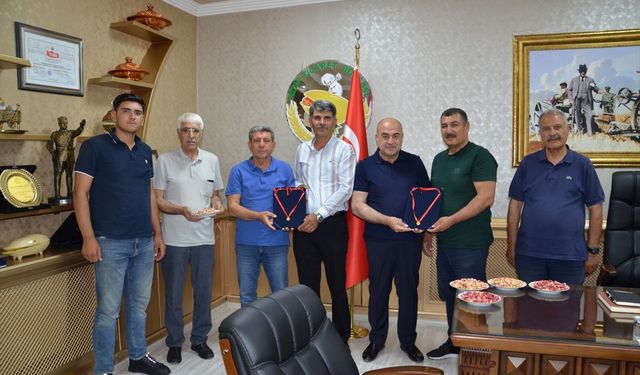 Sezonun ilk Antep fıstığı mahsulü altınla ödüllendirildi
