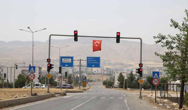 Siirt'in Kurtalan ilçesinde kavurucu sıcaklar hayatı olumsuz etkiliyor