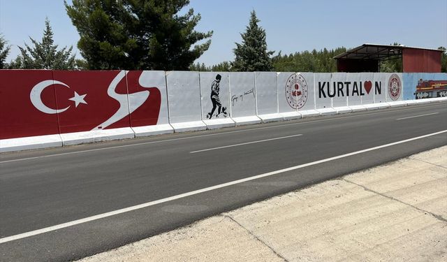 Siirt'te güvenlik duvarlarına 'Kurtalan Ekspresi' resmedildi