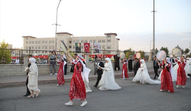 Siirt'te 'Sağdıcım Polis Olsun Projesi' ile 40 çift dünyaevine girdi