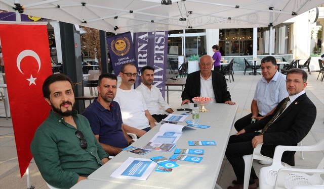 Şırnak Üniversitesi Rektörü Prof. Dr. Alkış üniversitenin tanıtım standını ziyaret etti
