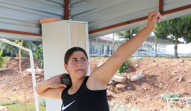 'Yapamazsın' diyenlere inat gülle atmada Türkiye şampiyonu oldu