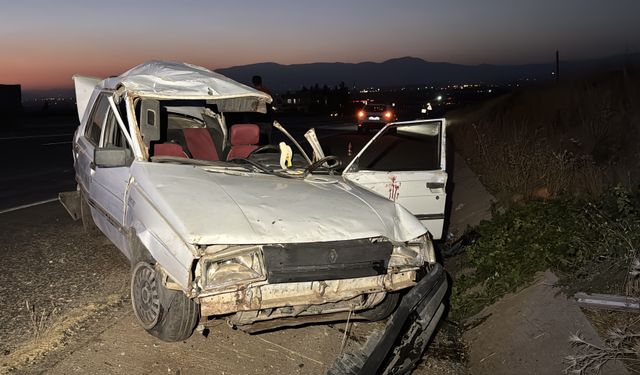 Adıyaman'da devrilen otomobildeki 4 kişi yaralandı