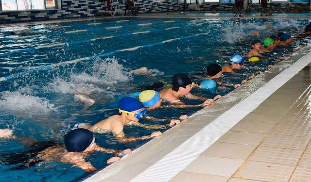 Yazın En Popüler Sporu Batman'da Yüzme Oldu