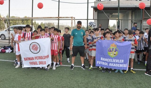Batman’da Minik Futbolcular Sahada