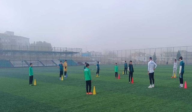 Minik Futbolcular Beşiri’de Yeteneklerini Sergiliyor