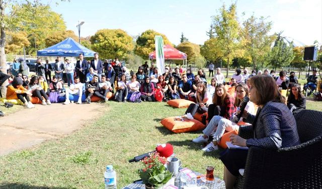Büyükşehir Belediye Başkanı Şahin, üniversite tercih yapacak öğrencilerle bir araya geldi