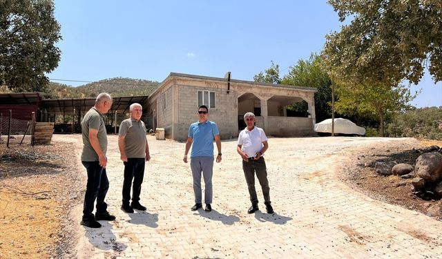 Çermik'te kilitli parke taşı döşeme çalışması