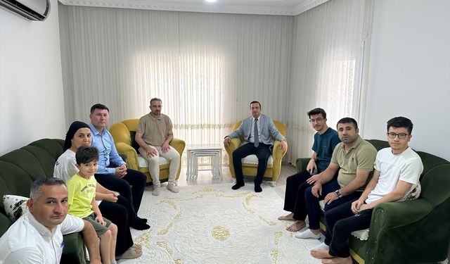 Cizre Kaymakamı Baycar, YKS ve YDS'de dereceye giren öğrencileri ziyaret etti