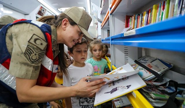 Diyarbakır'da kırsaldaki çocuklar 'gezici kütüphane' ile kitap ve etkinliklerle buluşuyor