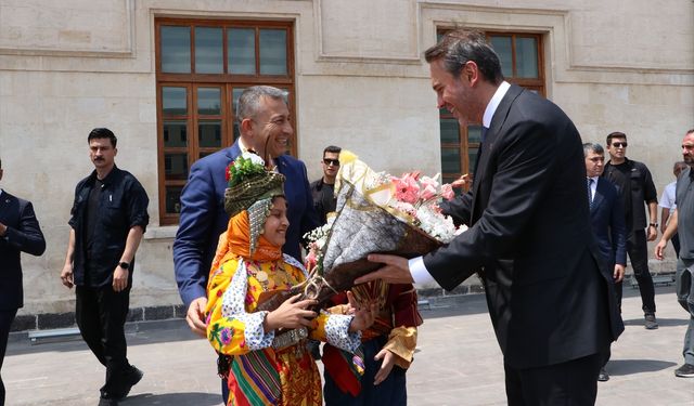 Enerji ve Tabii Kaynaklar Bakanı Bayraktar, Kilis'te ziyaretlerde bulundu