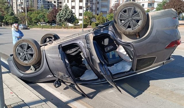 Gaziantep'te iki otomobilin çarpıştığı kazada 1 kişi yaralandı