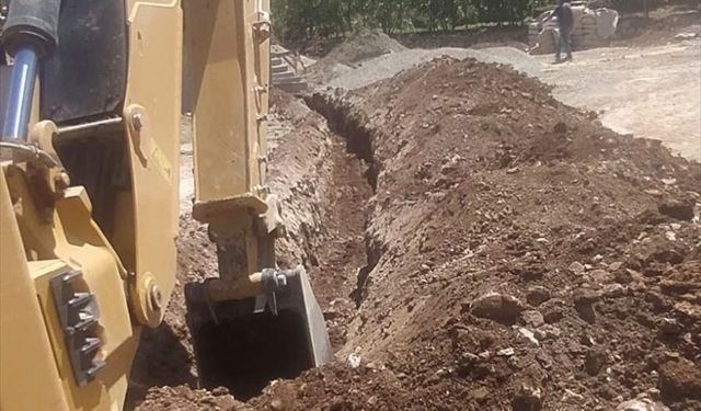 Gercüş'te köylerde yol ve kanalizasyon çalışması