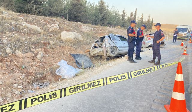 GÜNCELLEME - Gaziantep'te iki otomobilin çarpıştığı kazada 3 kişi öldü, 3 kişi yaralandı