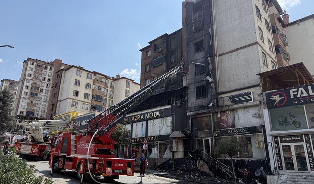 GÜNCELLEME - Gaziantep'te yangın çıkan binada dumandan etkilenen kişi sayısı 23 oldu