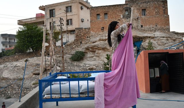 Mardin ve Batman'da sıcak havada 'dam palas' keyfi