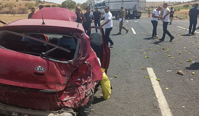 Mardin'de tır ile otomobilin çarpıştığı kazada 3 kişi yaralandı