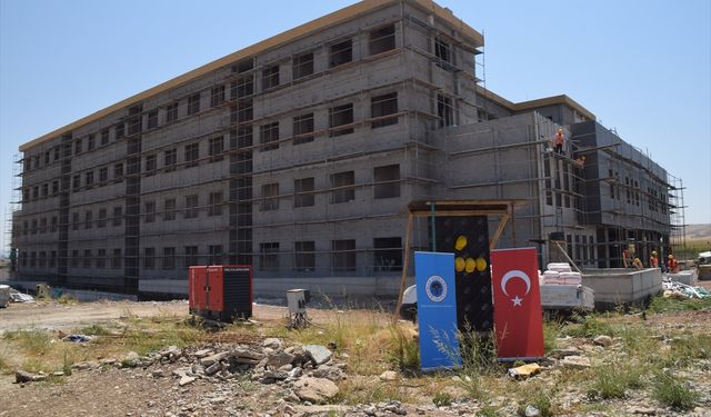Milletvekili Nasıroğlu Diş Hekimliği Fakültesi Uygulama ve Araştırma Hastanesi inşaatında incelemelerde bulundu