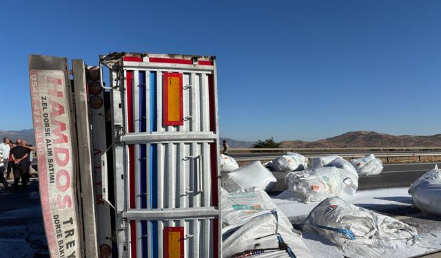 Nurdağı ilçesinde devrilen tırını sürücüsü yaralandı