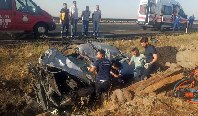 Şanlıurfa'da devrilen otomobildeki 2 kişi öldü, 3 kişi yaralandı
