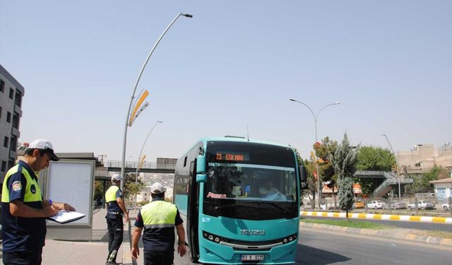 Şanlıurfa'da klimasız yolcu taşıyan toplu taşıma araçlarına para cezası uygulandı
