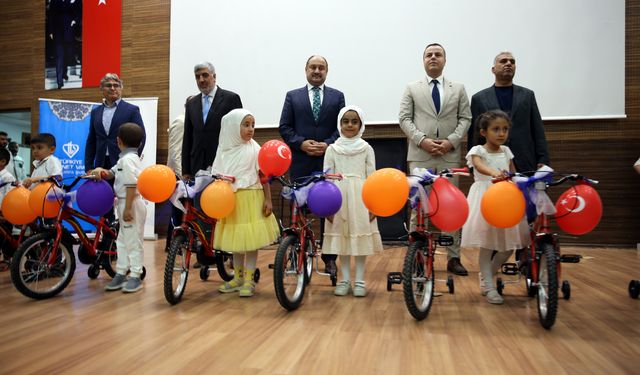 Şanlıurfa'da Kur'an kursunu bitiren 700 öğrenciye bisiklet hediye edildi