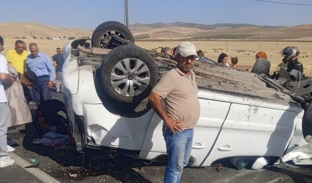 Siirt'te devrilen hafif ticari araçtaki 9 kişi yaralandı