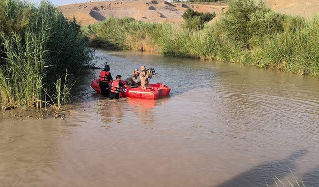 Siirt'te serinlemek için Kezer Çayı'na giren 3 çocuktan biri kayboldu