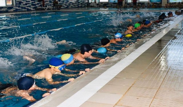 Batman'da 9.000 Çocuk Yüzme Öğrendi