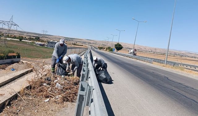 Batman Çevre Yolu'nda 5 Ton Atık Temizlendi