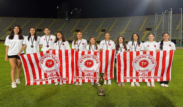 Petrolspor İzmir'den Kupayla Dönüyor