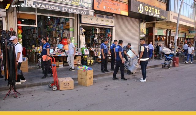 Batman Zabıtası Kaldırımları Boşaltıyor