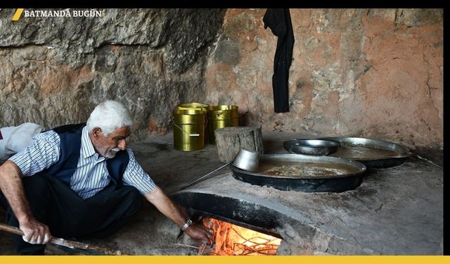 Batman'da Tescilli Mezrone Üzümünden Pekmez Yapmak İçin Kazanlar Yakıldı