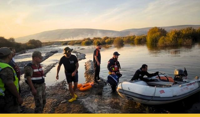 Batman Çayı'nda Mahsur Kalan Aile Kurtarıldı