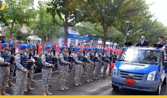 Batman'da 102 Yıllık Cumhuriyet Coşkusu Meydanları Doldurdu
